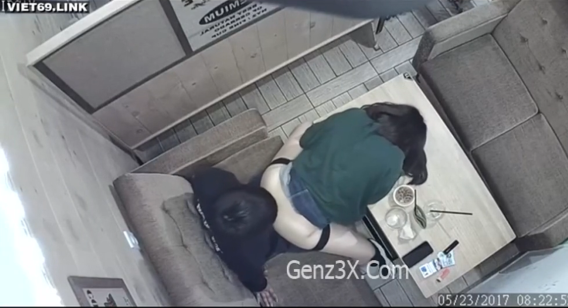 Video sex xưa cặp đôi sinh viên địt nhau trong quán trà sữa