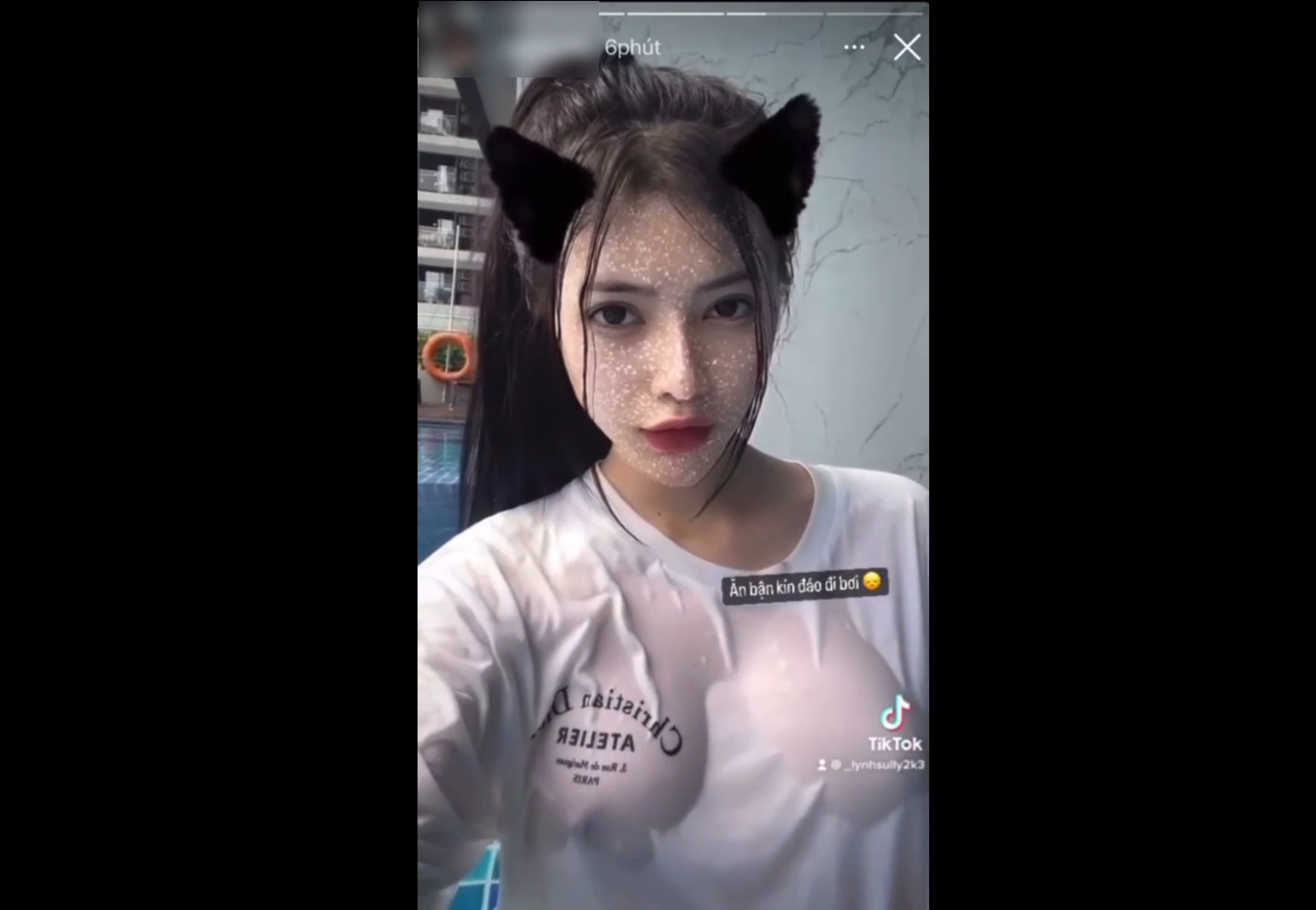 Hot girl Thu Uyên vn khoe vú đẹp
